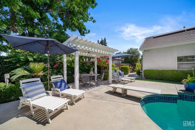 6717 Park West Circle, Bakersfield, CA 93308