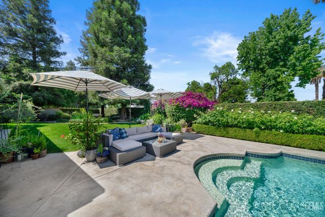 6717 Park West Circle, Bakersfield, CA 93308