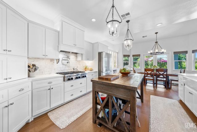 6717 Park West Circle, Bakersfield, CA 93308