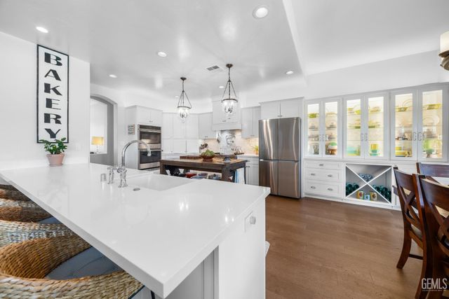 6717 Park West Circle, Bakersfield, CA 93308