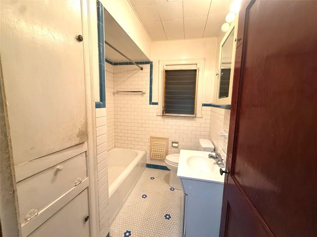 1501 Milam Drive, Galveston, TX 77551