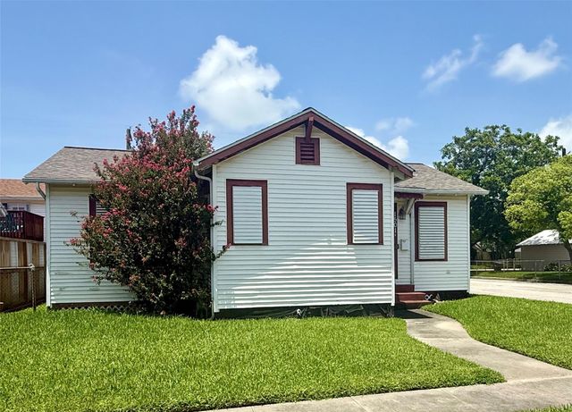 1501 Milam Drive, Galveston, TX 77551