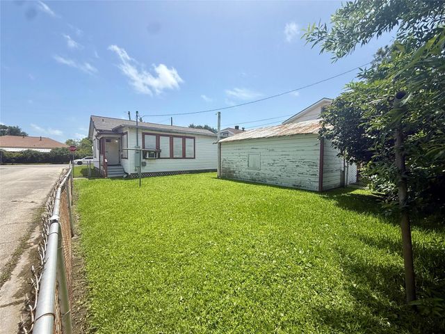 1501 Milam Drive, Galveston, TX 77551