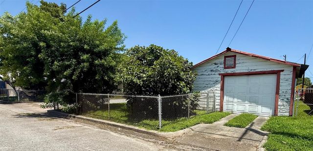 1501 Milam Drive, Galveston, TX 77551