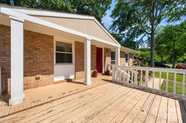 1009 Dunleigh Drive, Charlotte, NC 28214
