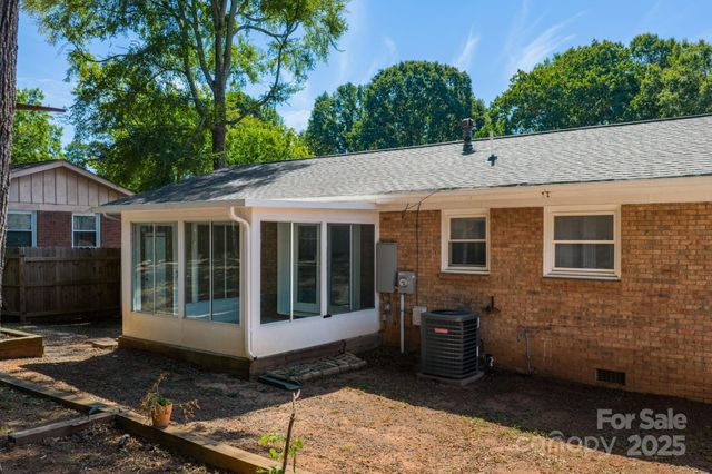 1009 Dunleigh Drive, Charlotte, NC 28214