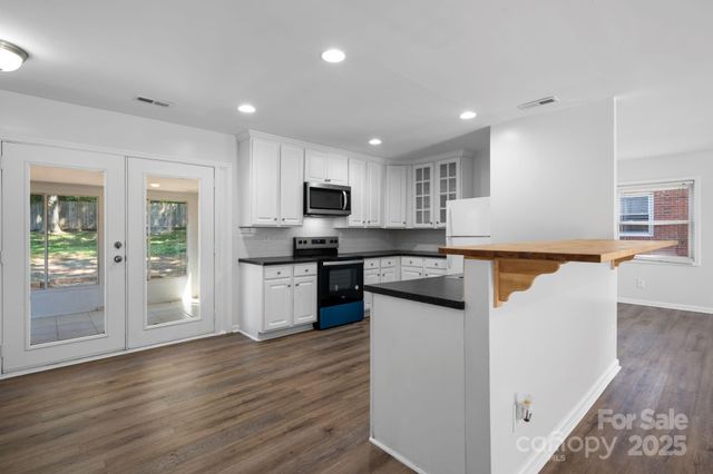 1009 Dunleigh Drive, Charlotte, NC 28214
