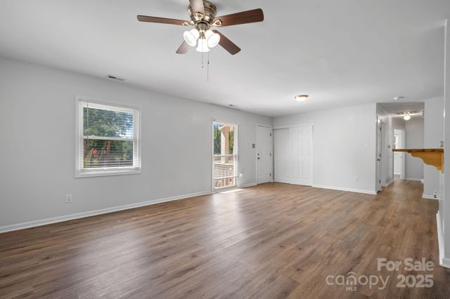 1009 Dunleigh Drive, Charlotte, NC 28214