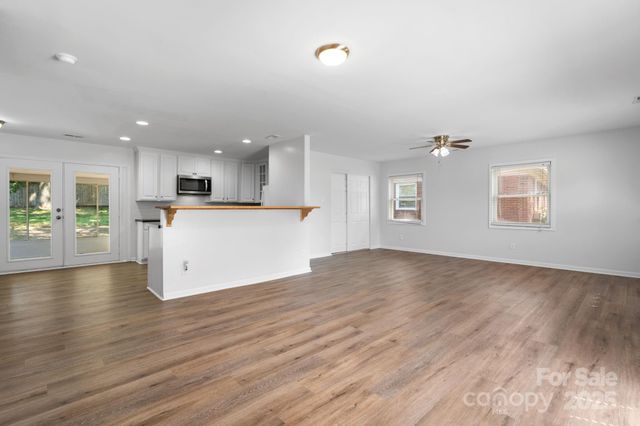 1009 Dunleigh Drive, Charlotte, NC 28214