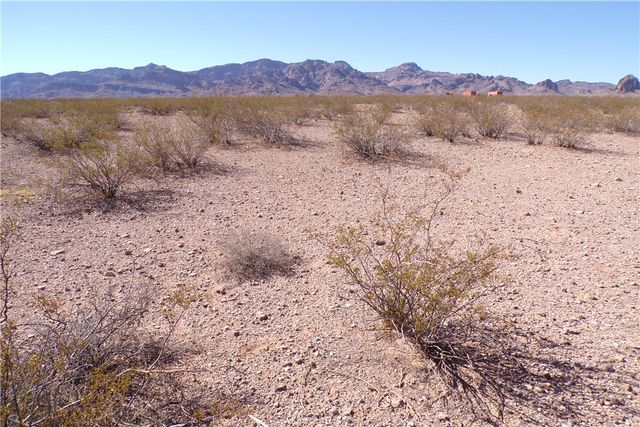 3417 S Opal Road, Golden Valley, AZ 86413