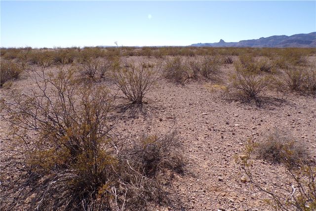 3417 S Opal Road, Golden Valley, AZ 86413