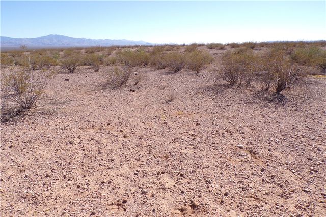 3417 S Opal Road, Golden Valley, AZ 86413