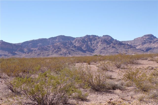 3417 S Opal Road, Golden Valley, AZ 86413