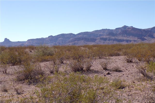 3417 S Opal Road, Golden Valley, AZ 86413