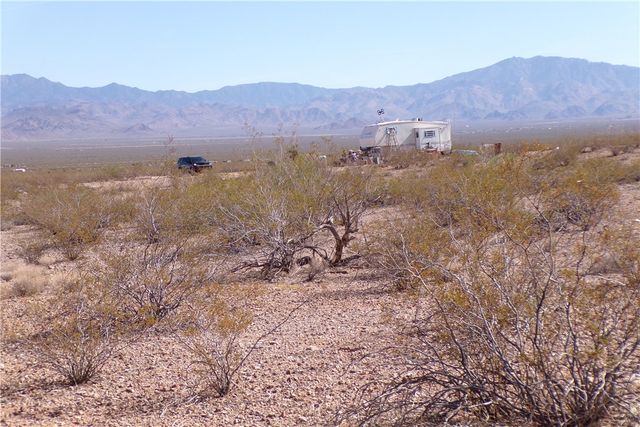 3417 S Opal Road, Golden Valley, AZ 86413