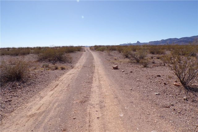 3417 S Opal Road, Golden Valley, AZ 86413