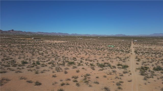 3417 S Opal Road, Golden Valley, AZ 86413