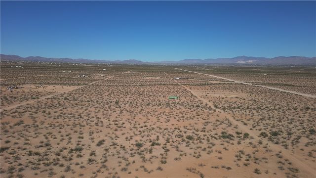 3417 S Opal Road, Golden Valley, AZ 86413