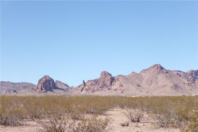 3417 S Opal Road, Golden Valley, AZ 86413