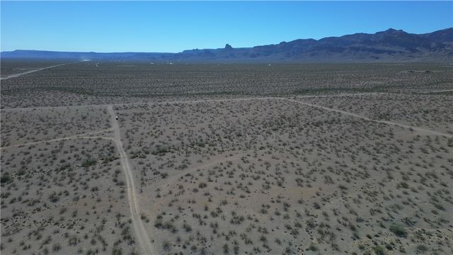 3417 S Opal Road, Golden Valley, AZ 86413