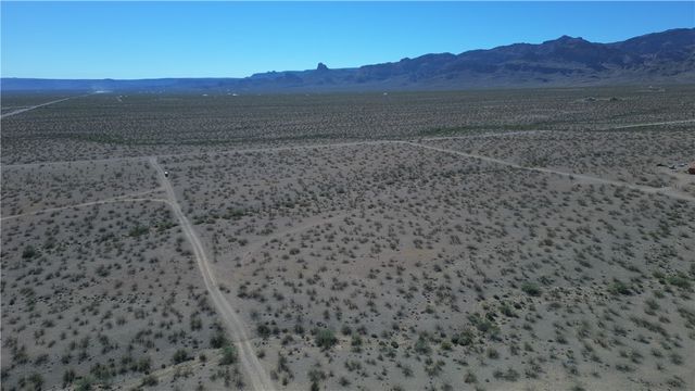 3417 S Opal Road, Golden Valley, AZ 86413