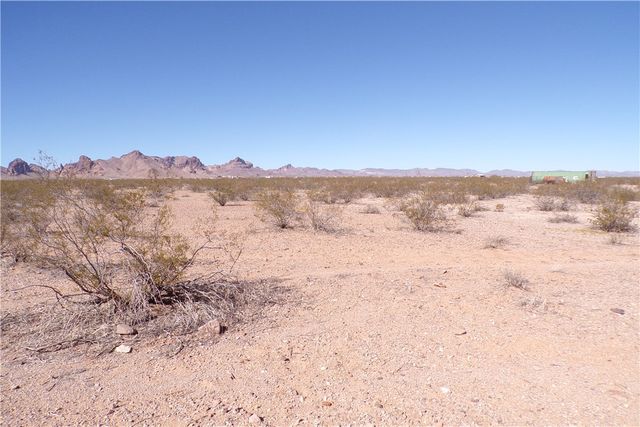 3417 S Opal Road, Golden Valley, AZ 86413