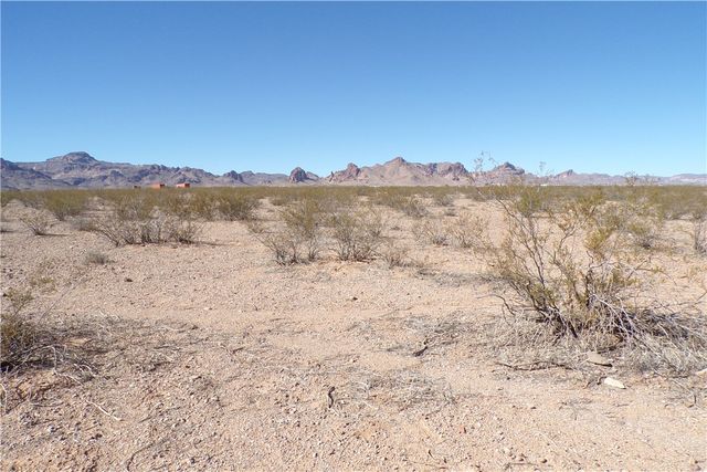 3417 S Opal Road, Golden Valley, AZ 86413