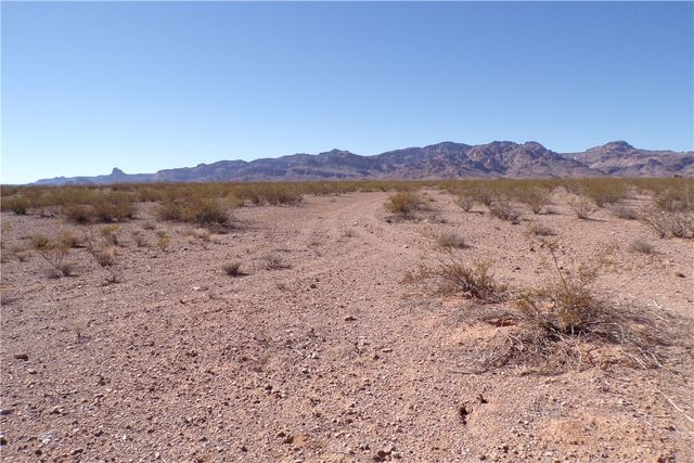 3417 S Opal Road, Golden Valley, AZ 86413