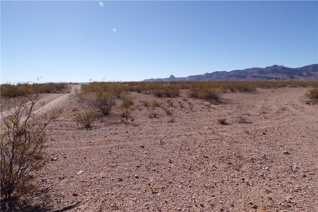 3417 S Opal Road, Golden Valley, AZ 86413