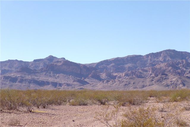 3417 S Opal Road, Golden Valley, AZ 86413