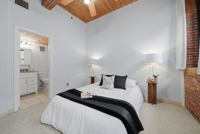 50 Rantoul St 204, Beverly, MA 01915