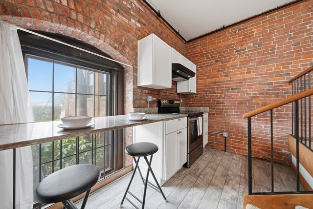 50 Rantoul St 204, Beverly, MA 01915