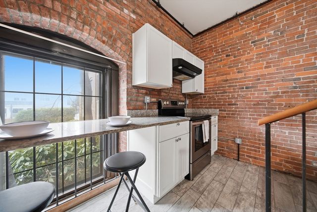 50 Rantoul St 204, Beverly, MA 01915