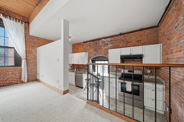 50 Rantoul St 204, Beverly, MA 01915