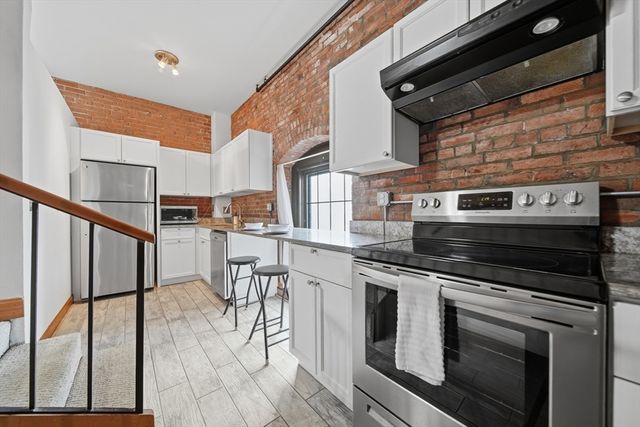 50 Rantoul St 204, Beverly, MA 01915