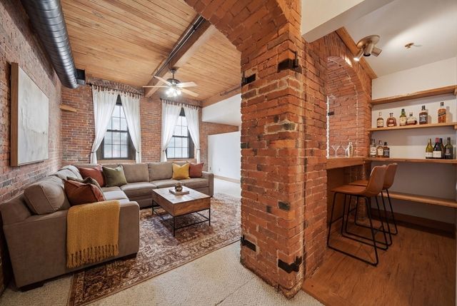 50 Rantoul St 204, Beverly, MA 01915