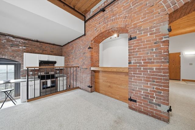 50 Rantoul St 204, Beverly, MA 01915