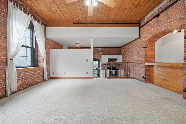 50 Rantoul St 204, Beverly, MA 01915