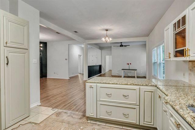 416 W Willingham Street, Cleburne, TX 76033