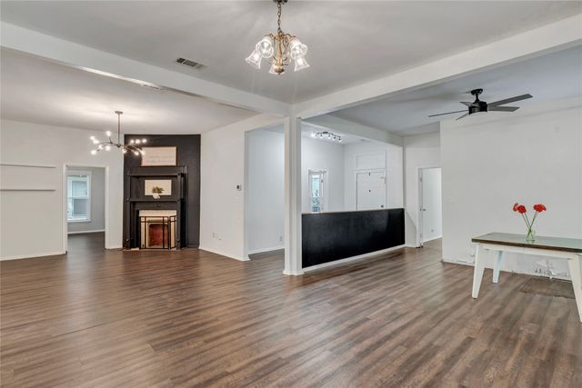 416 W Willingham Street, Cleburne, TX 76033