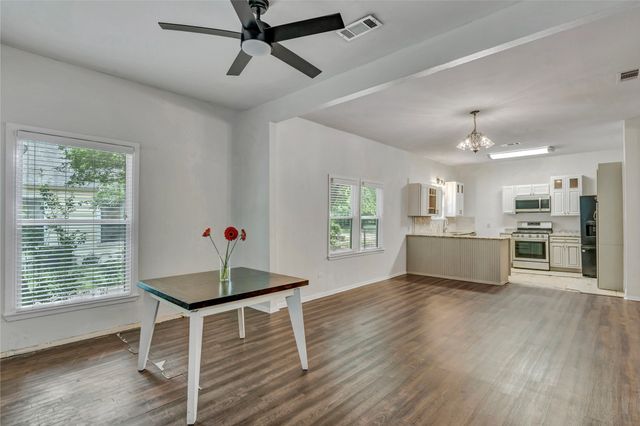 416 W Willingham Street, Cleburne, TX 76033