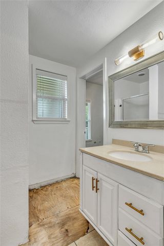 416 W Willingham Street, Cleburne, TX 76033