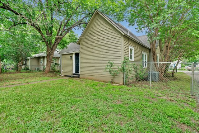 416 W Willingham Street, Cleburne, TX 76033