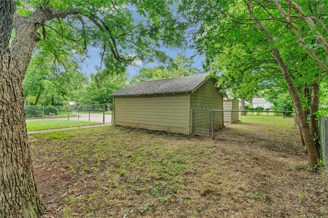 416 W Willingham Street, Cleburne, TX 76033