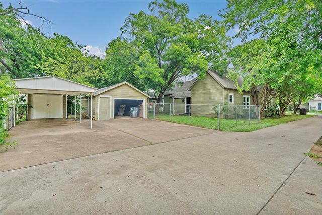 416 W Willingham Street, Cleburne, TX 76033