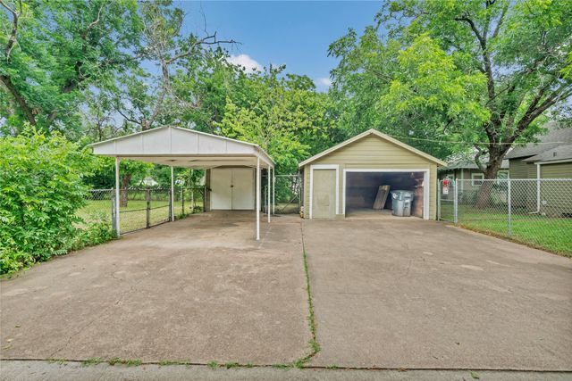 416 W Willingham Street, Cleburne, TX 76033