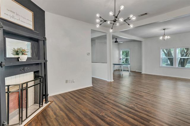 416 W Willingham Street, Cleburne, TX 76033
