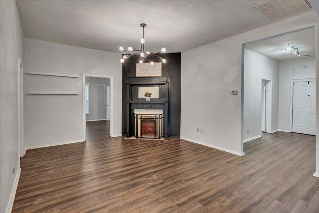 416 W Willingham Street, Cleburne, TX 76033