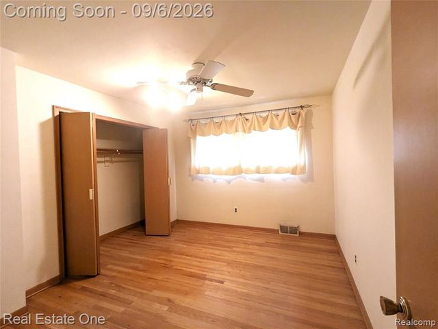 16034 Hauss Avenue, Eastpointe, MI 48021