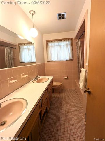 16034 Hauss Avenue, Eastpointe, MI 48021